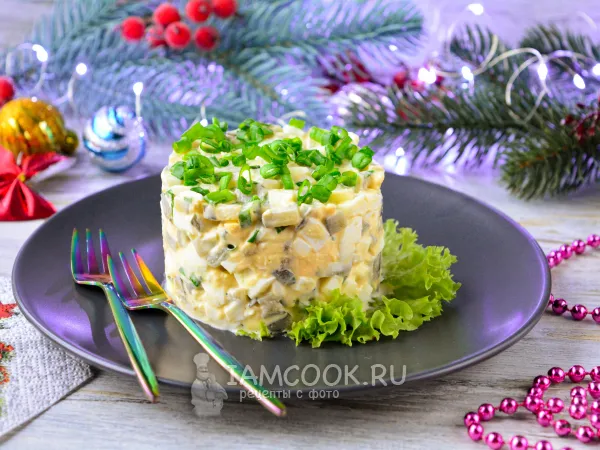 Фото блюда: Салат с солеными огурцами и яйцами