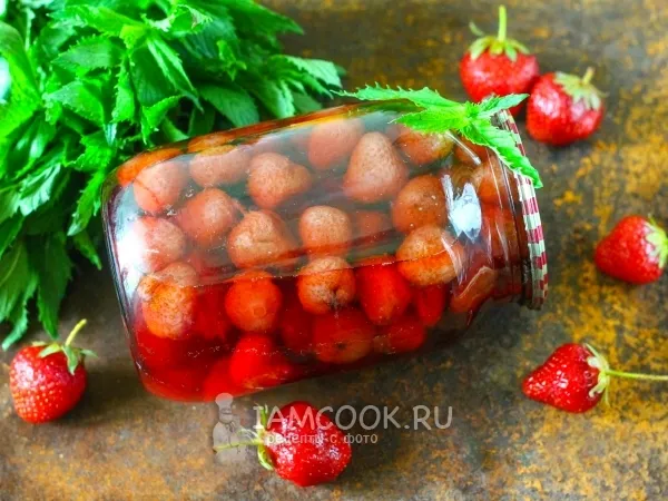 Фото блюда: Компот из клубники с мятой на зиму