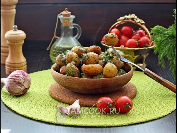Фото готового блюда: Молодой картофель с чесноком и укропом