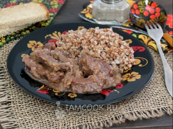 Фото готового блюда: Тушеная говядина в луке в мультиварке