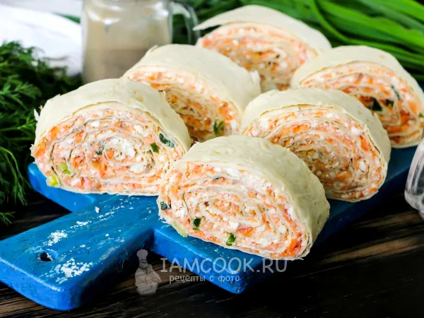 Фото готового блюда: Рулет из лаваша с творогом и отварной горбушей