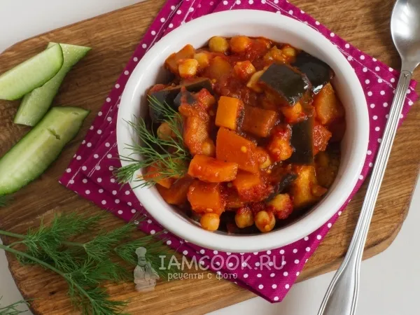 Фото готового блюда: Тушеная тыква с баклажаном и нутом