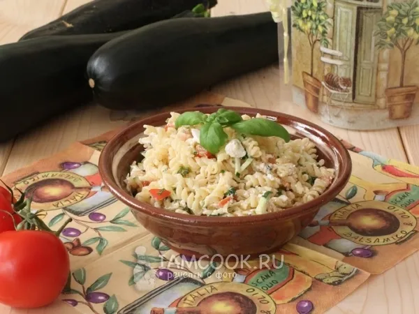 Фото блюда: Салат с сырым кабачком и макаронами