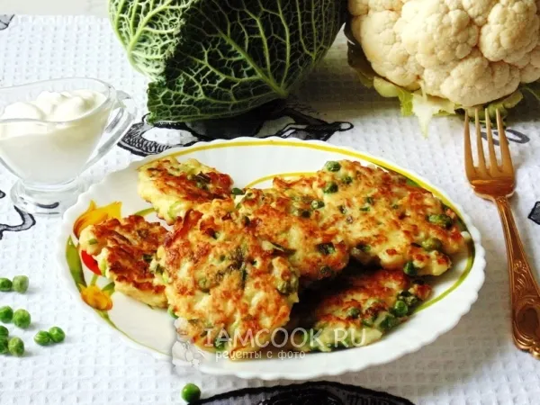Фото блюда: Оладьи из цветной капусты с зеленым горошком