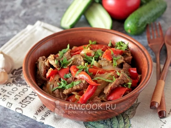 Фото блюда: Телятина в казане с болгарским перцем и луком