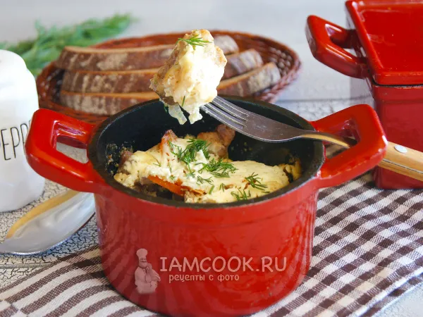 Фото готового блюда: Свинина в горшочке в сметане