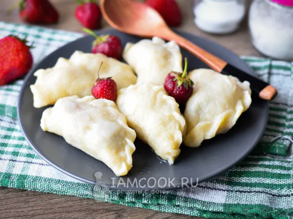 Фото блюда: Вареники с клубникой (заварное тесто, на кипятке)