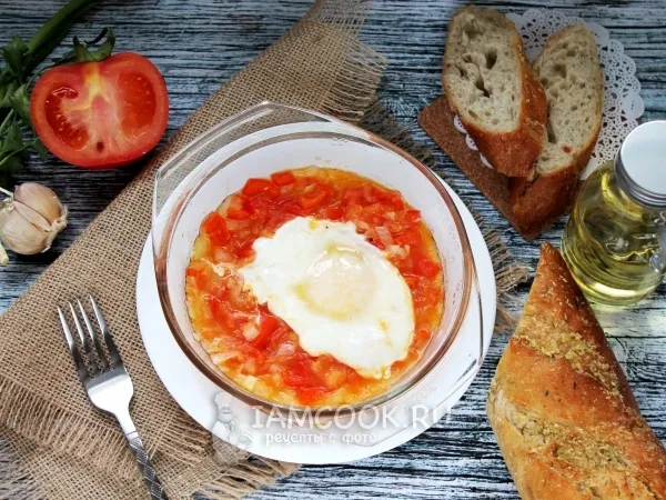 Фото готового блюда: Шакшука со сладким перцем и томатным пюре