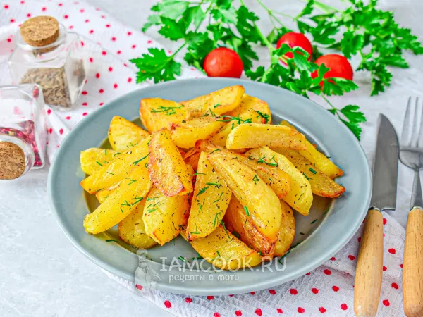 Фото готового блюда: Картофель по-деревенски без кожуры на сковороде