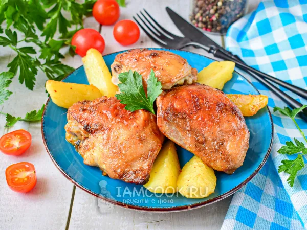 Фото готового блюда: Куриные бедра на противне в духовке