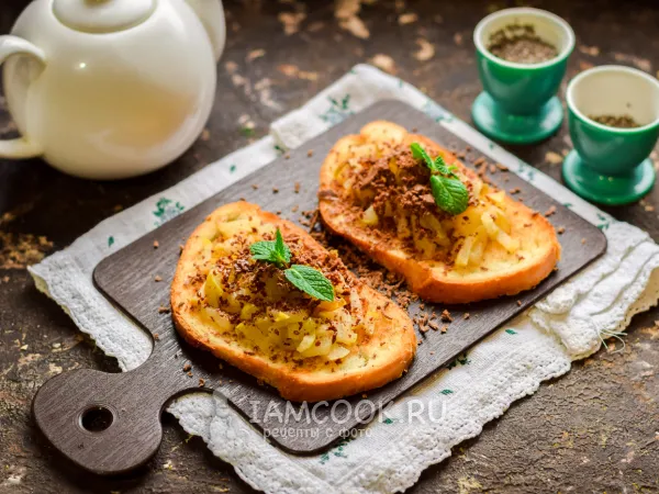 Фото готового блюда: Гренки с грушами и шоколадом