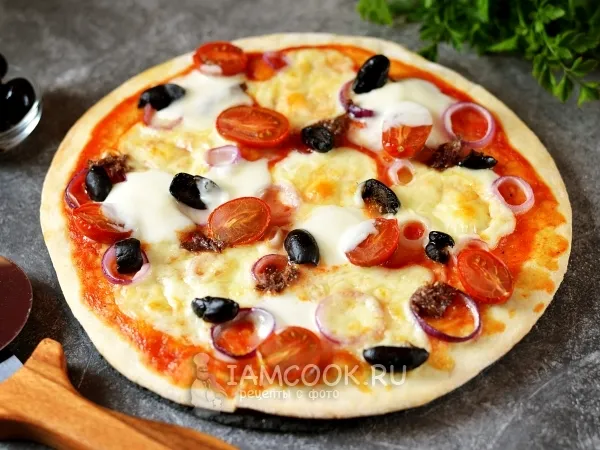 Фото готового блюда: Пицца с анчоусами и маслинами