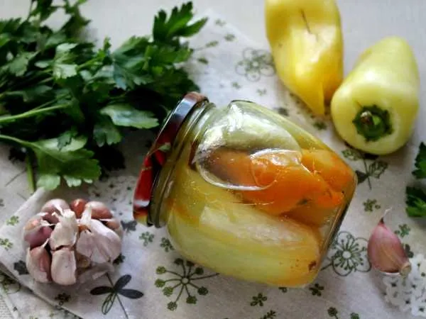 Фото блюда: Перец, фаршированный чесноком и зеленью, на зиму