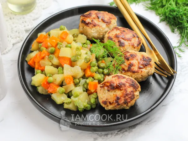 Фото блюда: Котлеты на пергаменте на сковороде