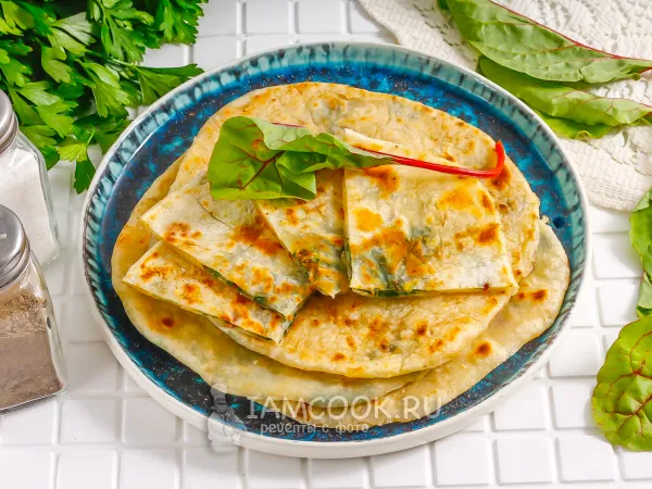 Фото блюда: Лепешки со свекольной ботвой и сыром