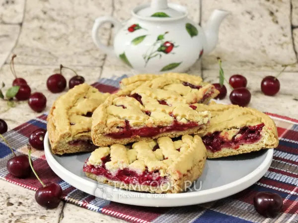 Фото блюда: Песочный пирог-плетенка с вишней