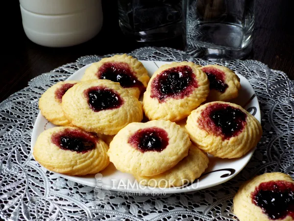 Фото готового блюда: Песочное печенье на маргарине с вареньем