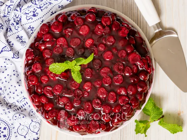 Фото готового блюда: Пирог-перевертыш с вишней