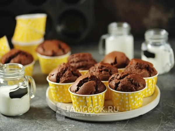 Фото готового блюда: Шоколадные маффины с цукатами