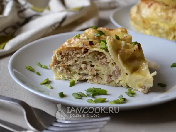 Фото готового блюда: Заливной пирог из лаваша с фаршем