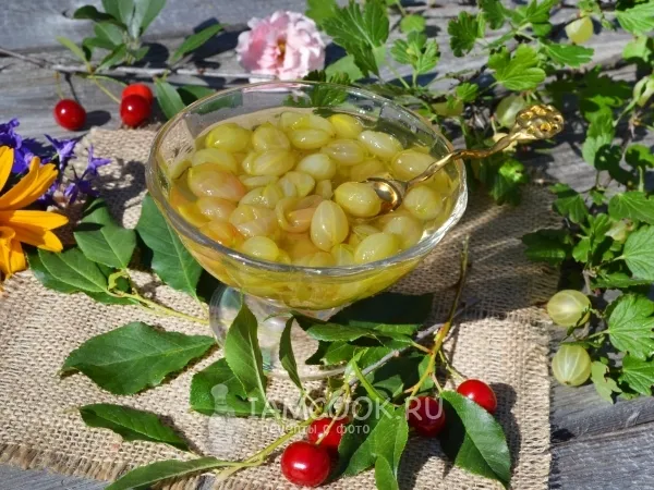 Фото готового блюда: Царское варенье из крыжовника (с водкой и вишневыми листьями)