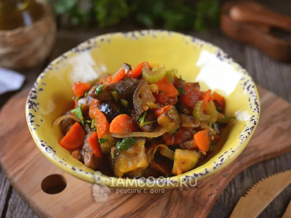 Фото готового блюда: Тушеная говядина с баклажанами