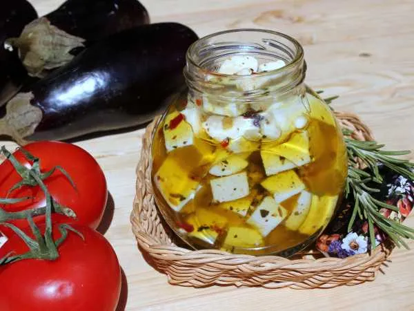 Фото блюда: Маринованный в масле сыр