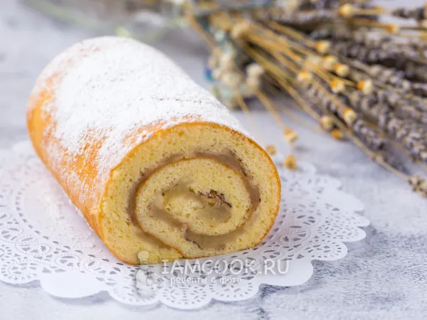 Фото готового блюда: Рулет «Шарлотка» с яблоками