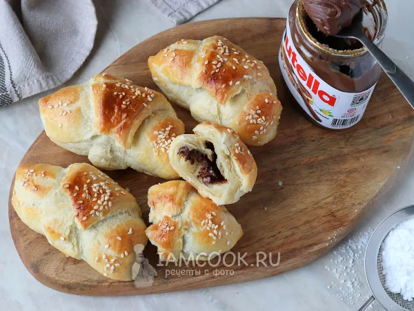 Фото готового блюда: Круассаны с нутеллой (из слоеного теста)