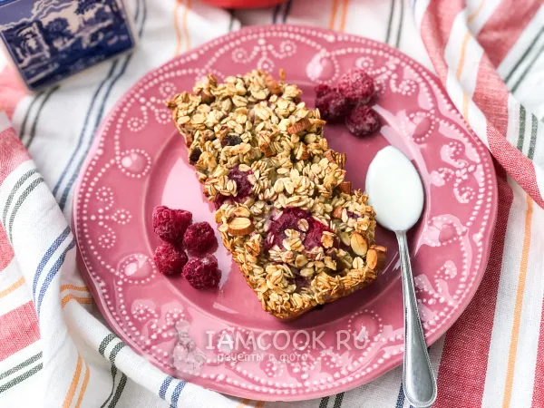 Фото готового блюда: Овсяный кекс с малиной и миндалем