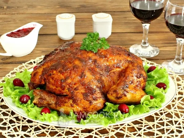 Фото готового блюда: Курица в духовке целиком в фольге