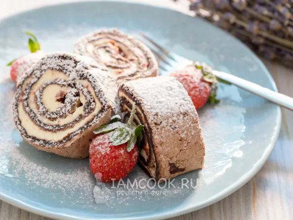 Фото готового блюда: Шоколадный меренговый рулет со сливочным кремом