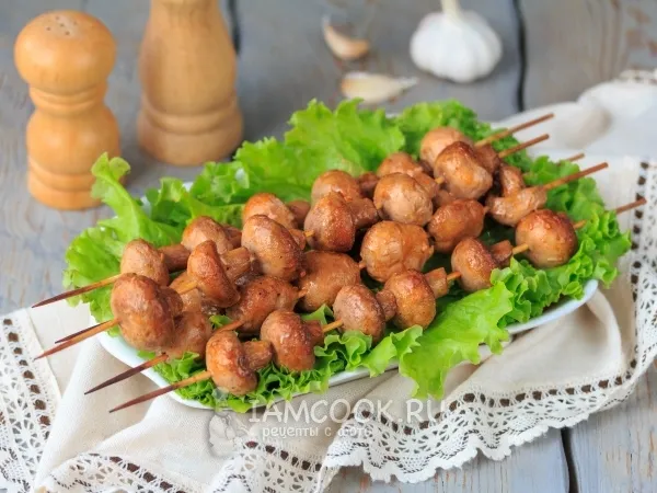 Фото готового блюда: Шашлык из шампиньонов, маринованных в майонезе