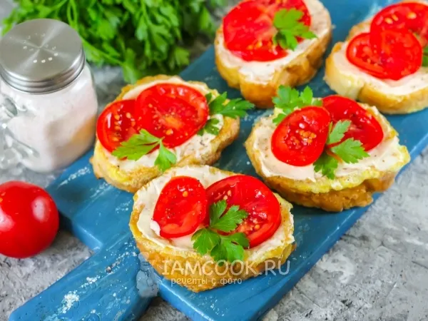 Фото блюда: Гренки с помидорами и плавленым сыром