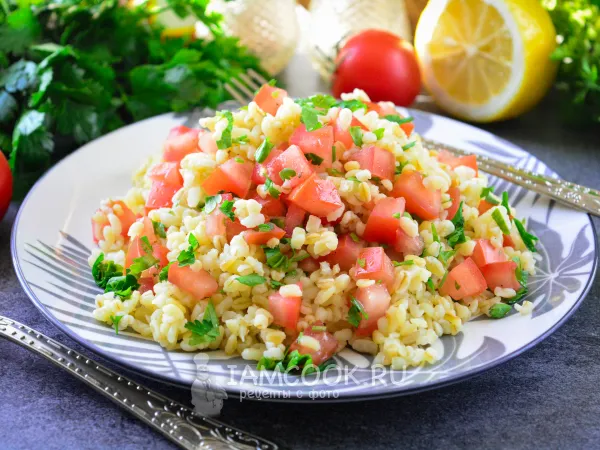 Фото готового блюда: Салат с булгуром и помидорами