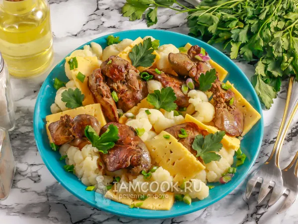 Фото готового блюда: ПП-салат с куриной печенью и цветной капустой