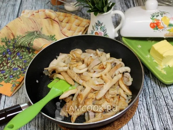 Фото блюда: Жареные сыроежки с луком