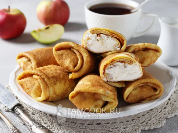 Фото готового блюда: Блины с творогом и яблоками