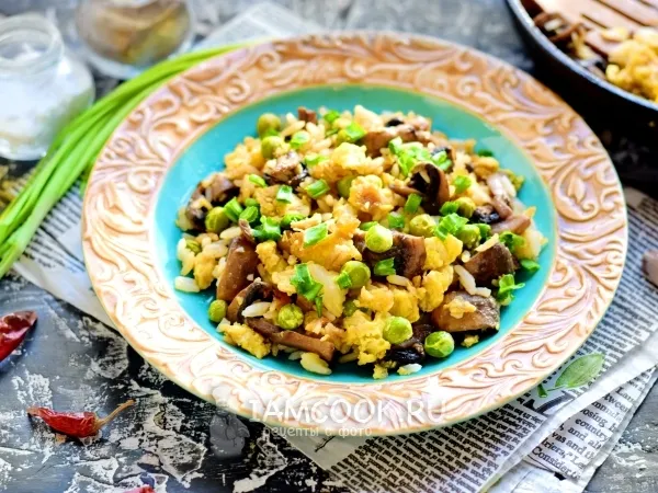 Фото блюда: Рис, жаренный с яйцами и шампиньонами