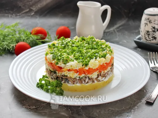 Фото блюда: Салат «Шпротка» (со шпротами и яйцом)