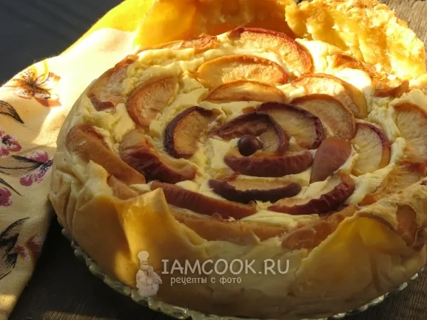 Фото блюда: Творожный пирог с фруктами на слоеном тесте
