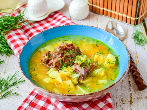 Фото готового блюда: Чечевичный суп с копченостями (ребрышками)