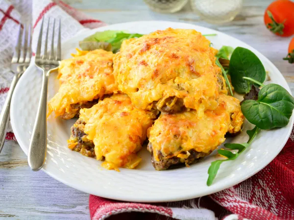 Фото готового блюда: Говяжья печень с сыром в духовке