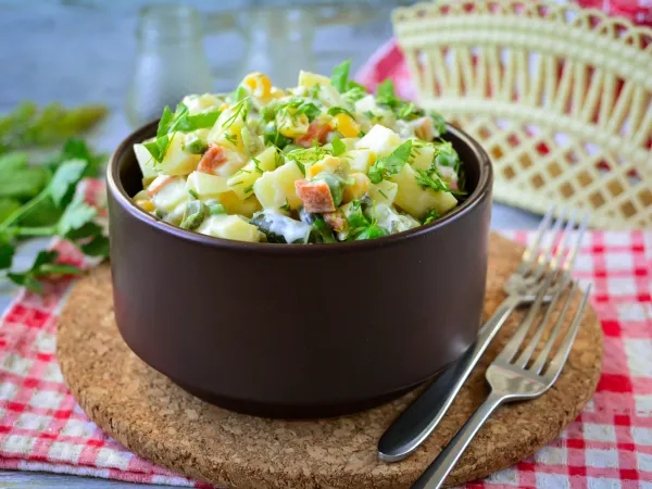 Фото готового блюда: Салат из замороженных овощей