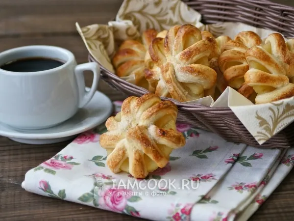 Фото готового блюда: Ананас в слоеном тесте