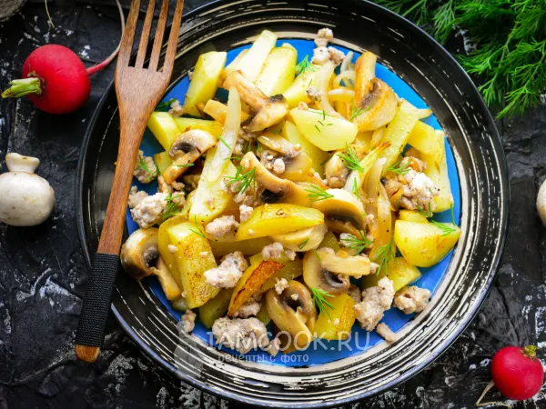 Фото готового блюда: Жареная картошка с фаршем и грибами