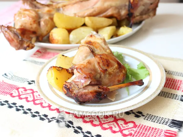 Фото готового блюда: Кролик целиком в рукаве в духовке