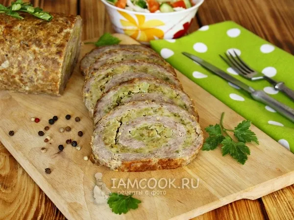 Фото готового блюда: Мясной рулет с начинкой из брокколи