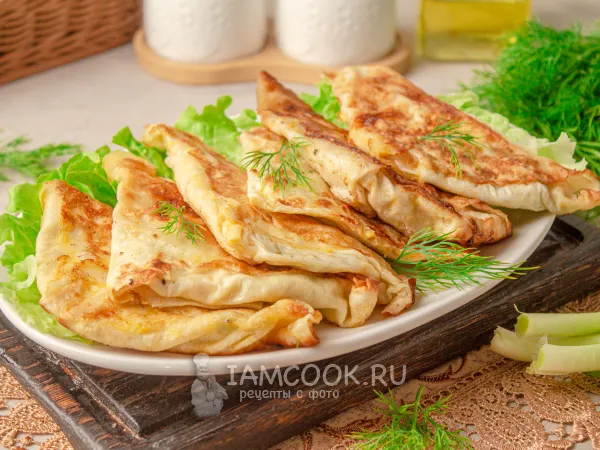 Фото готового блюда: Пирожки из лаваша с сыром на сковороде