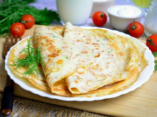 Фото готового блюда: Яичные блинчики с колбасой